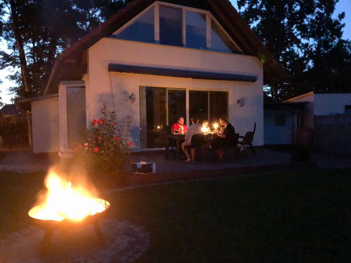Ferienhaus Direkt An Der Spree Mit Whirlpool Und Sauna Berlín Exterior foto