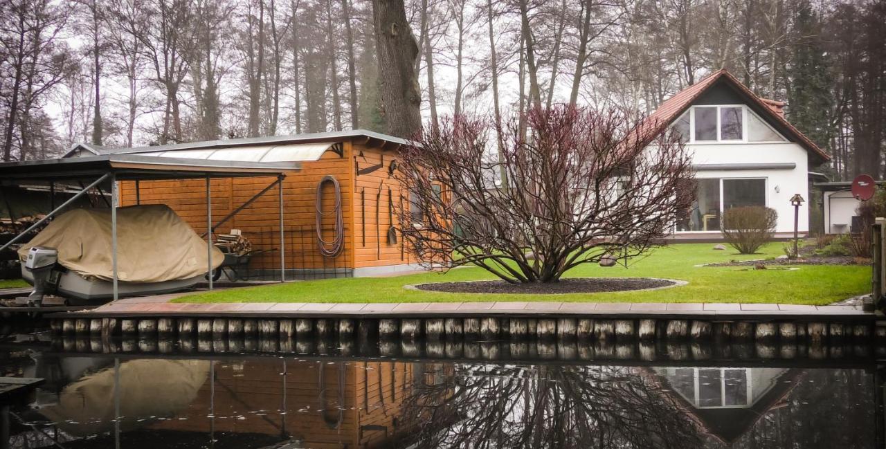 Ferienhaus Direkt An Der Spree Mit Whirlpool Und Sauna Berlín Exterior foto